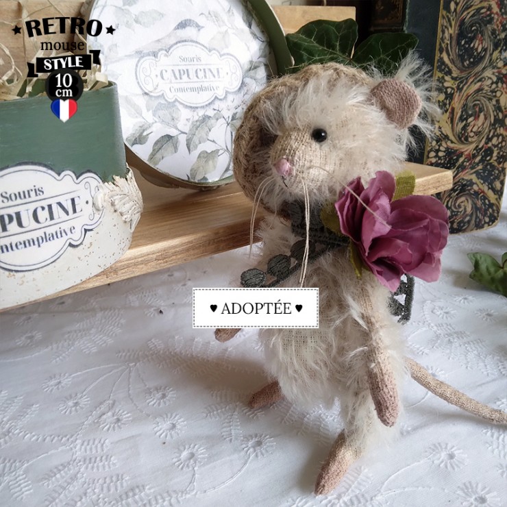 Capucine - La souris contemplative